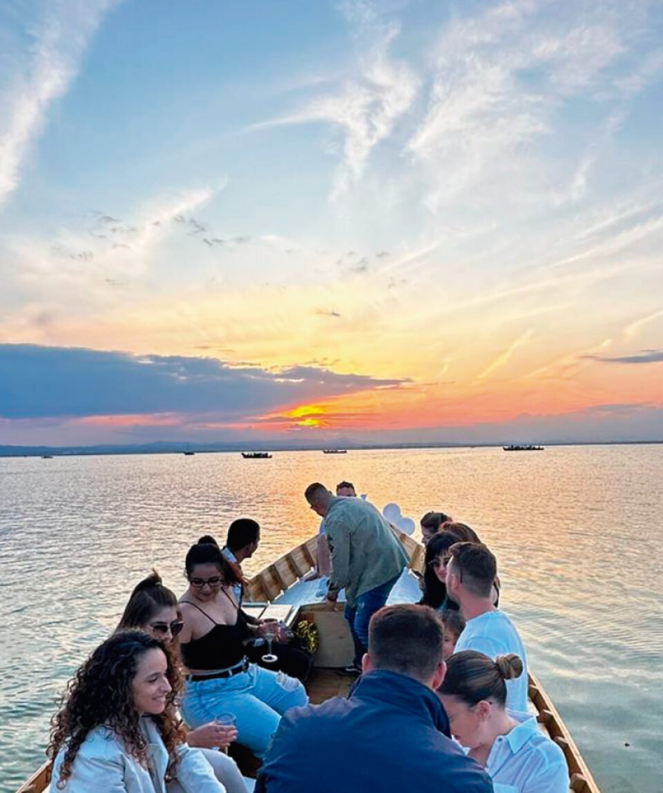 celebra-cumpleanos-aperitivo-en-la-albufera-paseo-en-barca-palmar-por-tu-cumpleanos-13