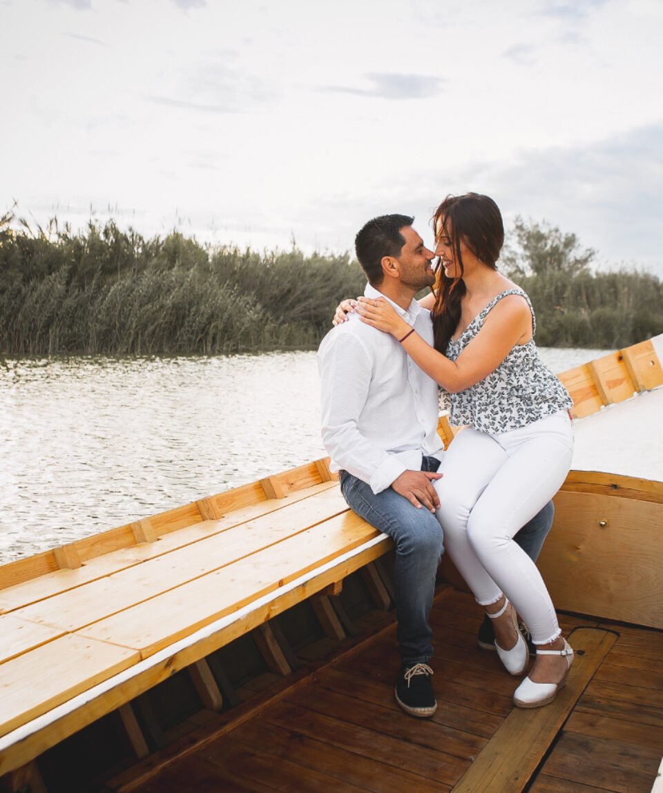 fotografia-preboda-en-barca-por-la-albuera-valencia-la-posta-