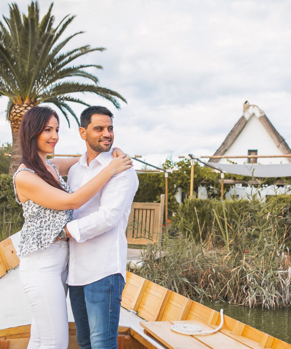 fotografia-preboda-en-barca-por-la-albuera-valencia-la-posta-8